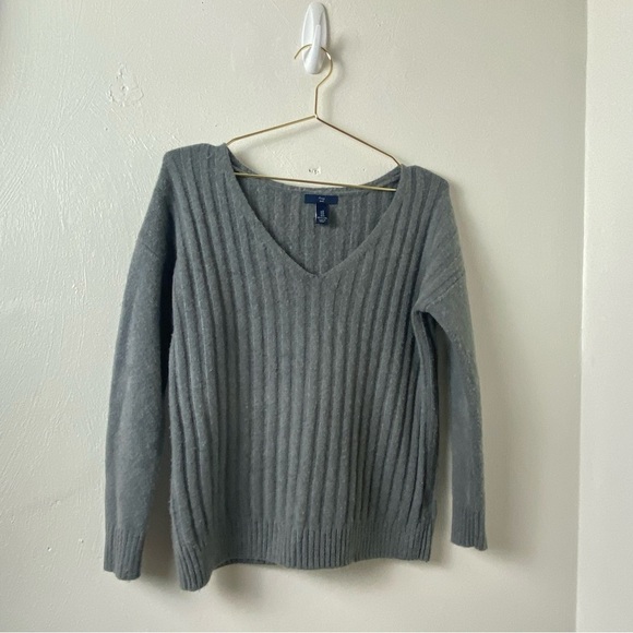 Gap Women Gray Sweater Sz S - Picture 9 of 10